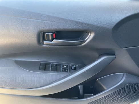 Used 2022 Toyota Corolla LE image 24