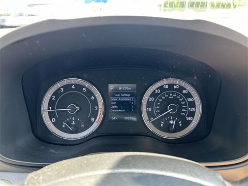 Certified 2020 Hyundai Venue SEL image 18