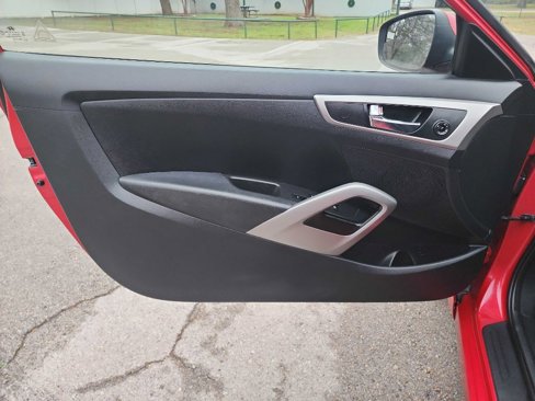 Used 2017 Hyundai Veloster image 13