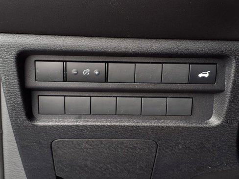 New 2025 Mitsubishi Outlander SE image 18
