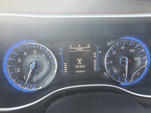 Used 2022 Chrysler Voyager LX image 16