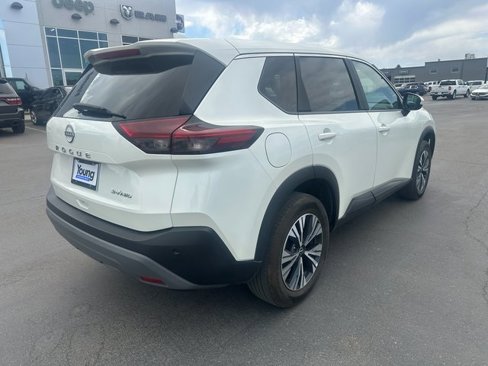 Used 2023 Nissan Rogue SV image 3