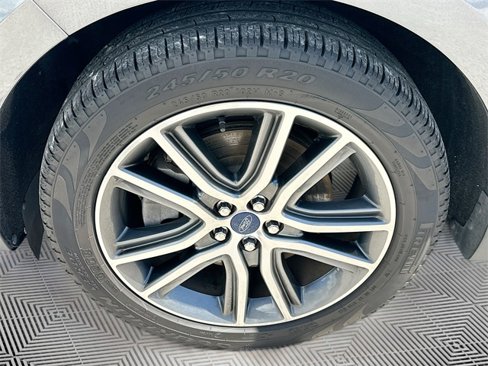 Used 2021 Ford Edge Titanium image 31