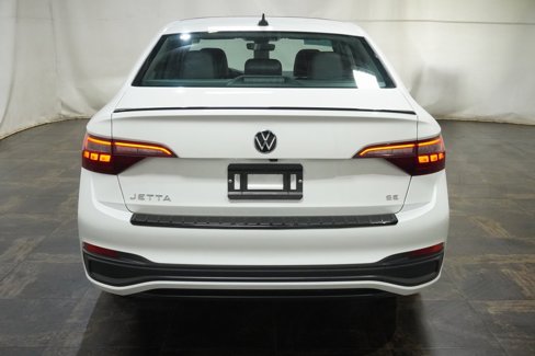 Certified 2023 Volkswagen Jetta SE w/ Panoramic Sunroof Package image 5