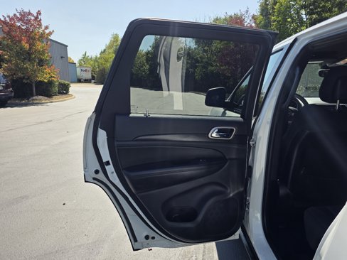Used 2017 Jeep Grand Cherokee Laredo image 29
