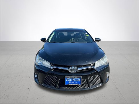 Used 2017 Toyota Camry SE image 3