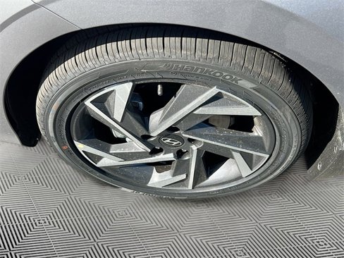 New 2025 Hyundai Elantra SEL image 29