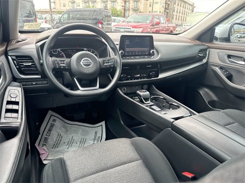 Used 2021 Nissan Rogue SV image 35