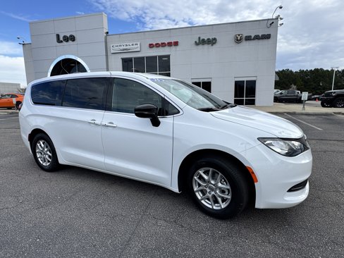 New 2025 Chrysler Voyager LX image 33