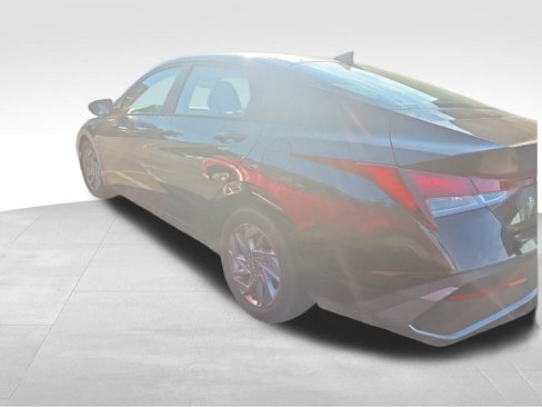 Certified 2024 Hyundai Elantra SEL image 4