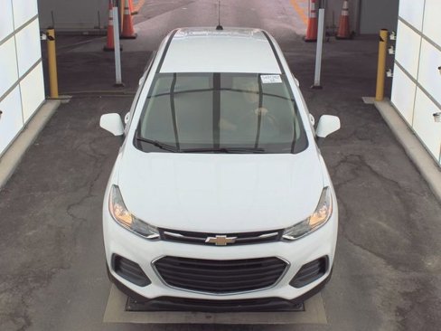Used 2020 Chevrolet Trax LS w/ Tint and Cruise Package image 5