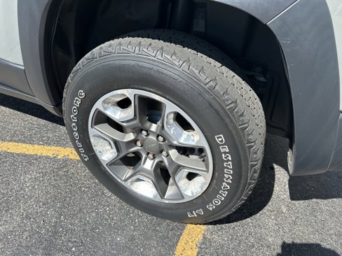 Used 2019 Jeep Cherokee Trailhawk w/ Comfort & Convenience Group image 28