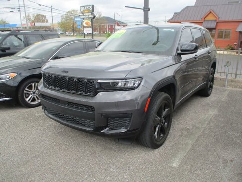 Used 2023 Jeep Grand Cherokee L Laredo image 3