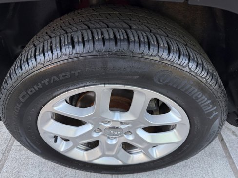 Used 2016 Jeep Renegade Latitude w/ Popular Equipment Group image 5