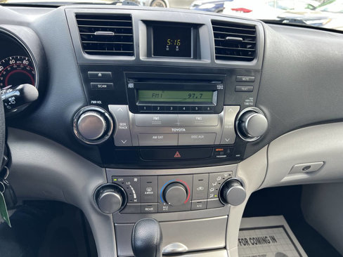 Used 2012 Toyota Highlander SE image 26