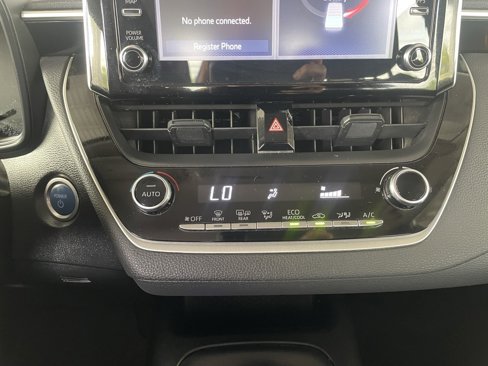 Used 2021 Toyota Corolla LE image 28