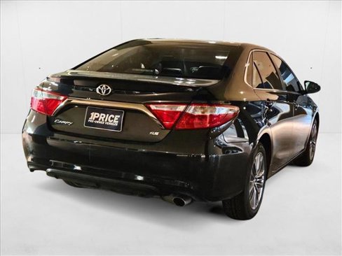 Used 2017 Toyota Camry SE w/ Moonroof Package image 5