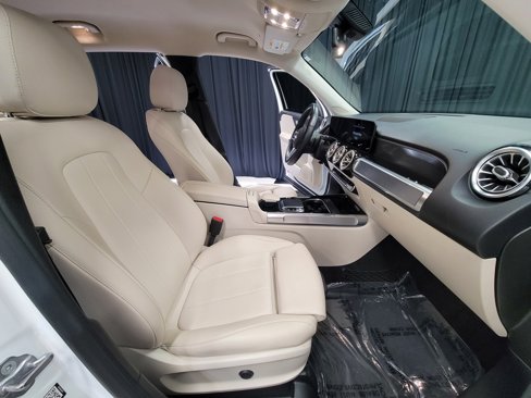 Used 2020 Mercedes-Benz GLB 250 w/ Premium Package image 34