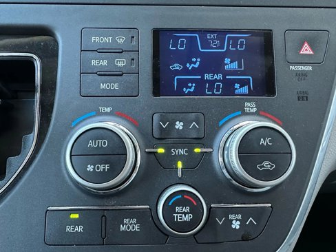 Used 2016 Toyota Sienna XLE image 19