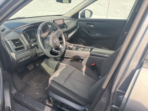 Used 2024 Nissan Rogue SV image 9