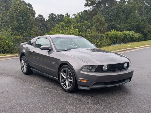 Used 2010 Ford Mustang GT image 3