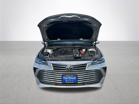 Used 2019 Toyota Avalon Limited image 4