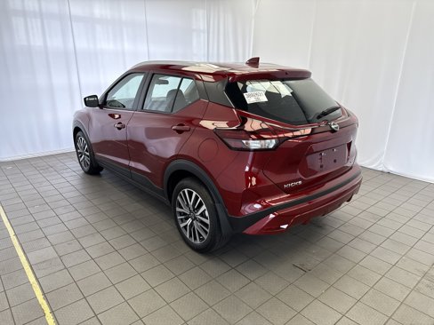 Used 2024 Nissan Kicks SV image 6