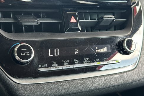 Used 2021 Toyota Corolla LE image 19