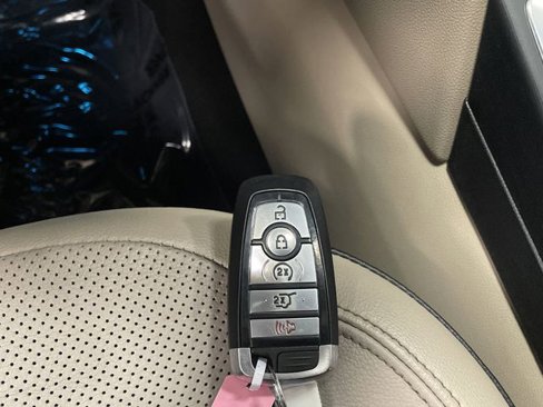 Used 2020 Ford Escape Titanium image 30