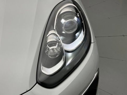 Used 2015 Porsche Cayenne S image 53