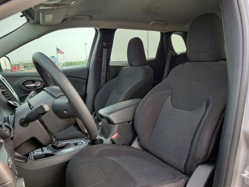 Used 2020 Jeep Cherokee Latitude image 11
