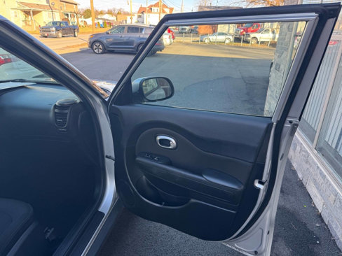 Used 2017 Kia Soul + image 23