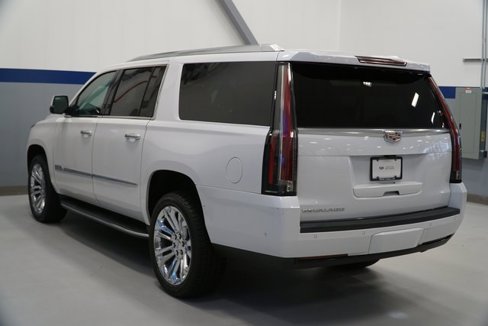 Used 2020 Cadillac Escalade ESV Luxury w/ LPO, Radiant Package image 3