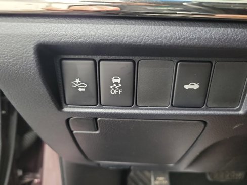 Used 2018 Toyota Avalon XLE image 24