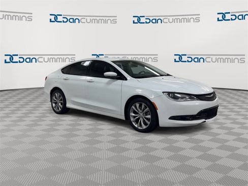 Used 2016 Chrysler 200 S image 2