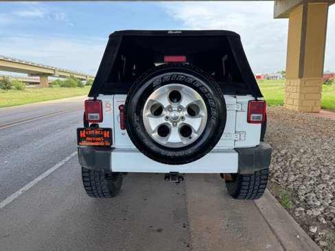 Used 2015 Jeep Wrangler Unlimited Sahara w/ Connectivity Group image 4
