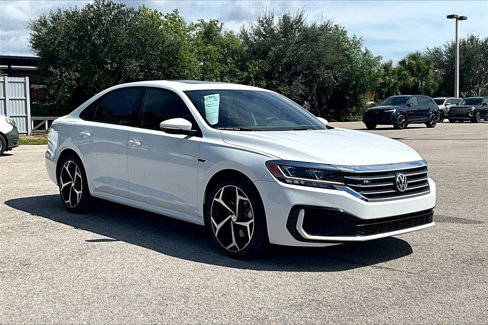 Certified 2021 Volkswagen Passat 2.0T R-Line image 2