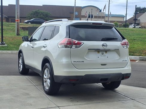 Used 2016 Nissan Rogue SV w/ SV Premium Package image 4