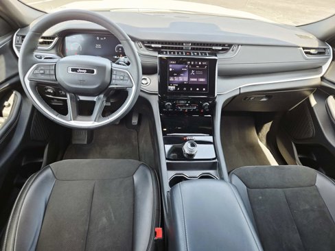 Used 2024 Jeep Grand Cherokee Altitude image 11