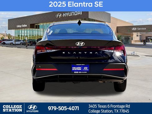 New 2025 Hyundai Elantra SE image 8