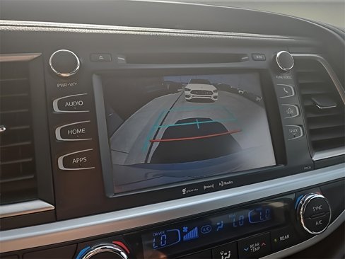 Used 2017 Toyota Highlander Plus image 31