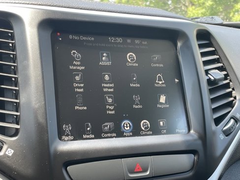 Used 2018 Jeep Cherokee Latitude Plus w/ Cold Weather Group image 17