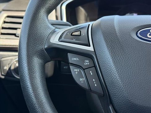 Used 2020 Ford Fusion SE image 12