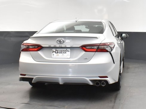 Used 2024 Toyota Camry SE image 7