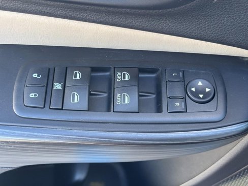 Used 2015 Jeep Cherokee Limited image 27