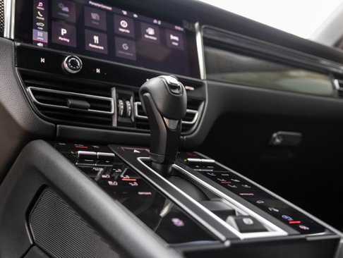 Certified 2022 Porsche Macan image 27
