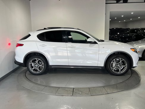 Used 2022 Alfa Romeo Stelvio Ti image 8