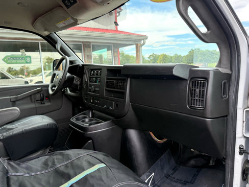 Used 2017 Chevrolet Express 2500 image 22