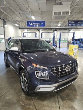 Used 2021 Hyundai Venue image 4