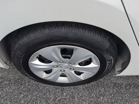 Used 2016 Hyundai Elantra SE image 9